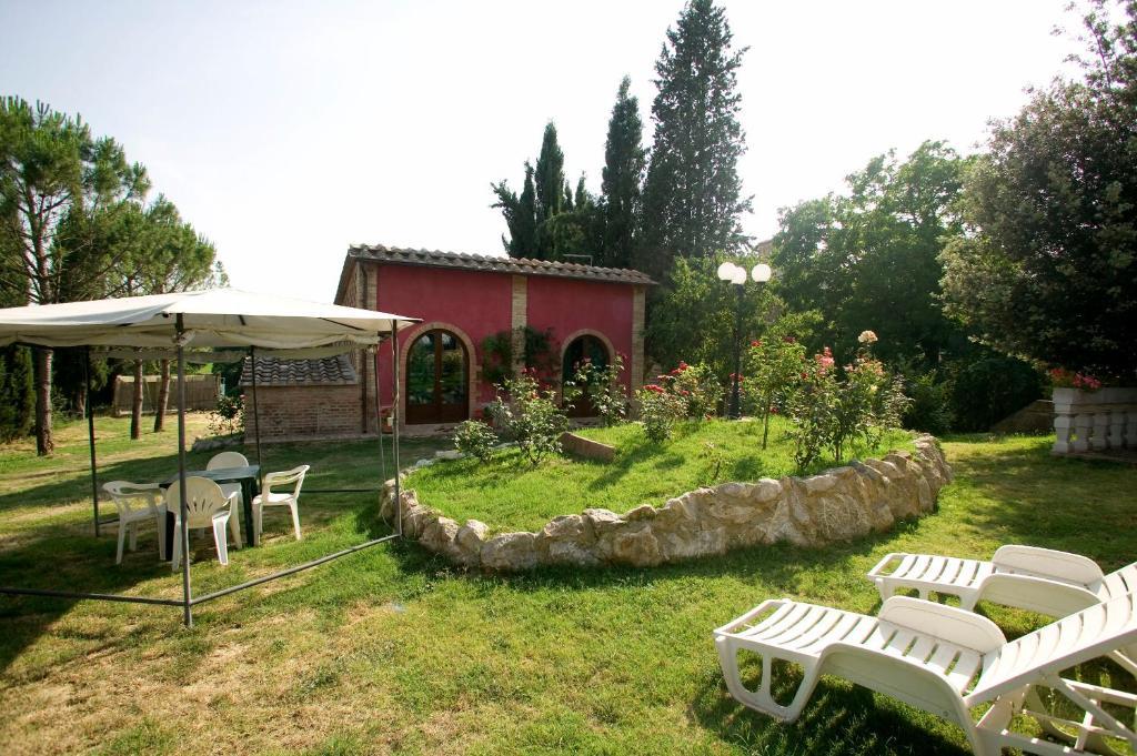 Agriturismo La Grotta Di Montecchino Сієна Номер фото